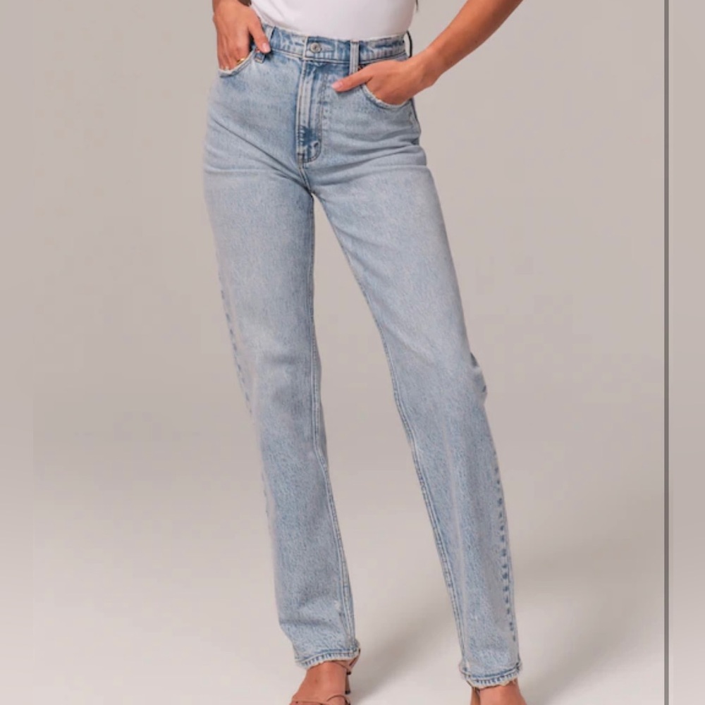 Abercrombie Ultra High Rise 90s Straight Jean Size 29